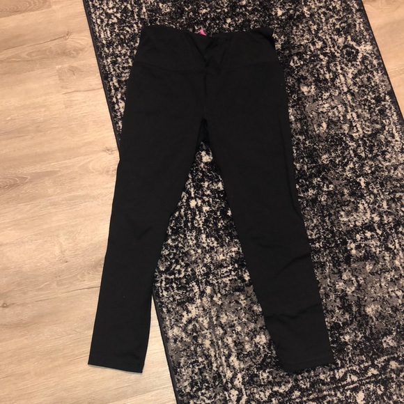 Victoria's Secret Pants - Victoria’s Secret Knockout Crop Legging
